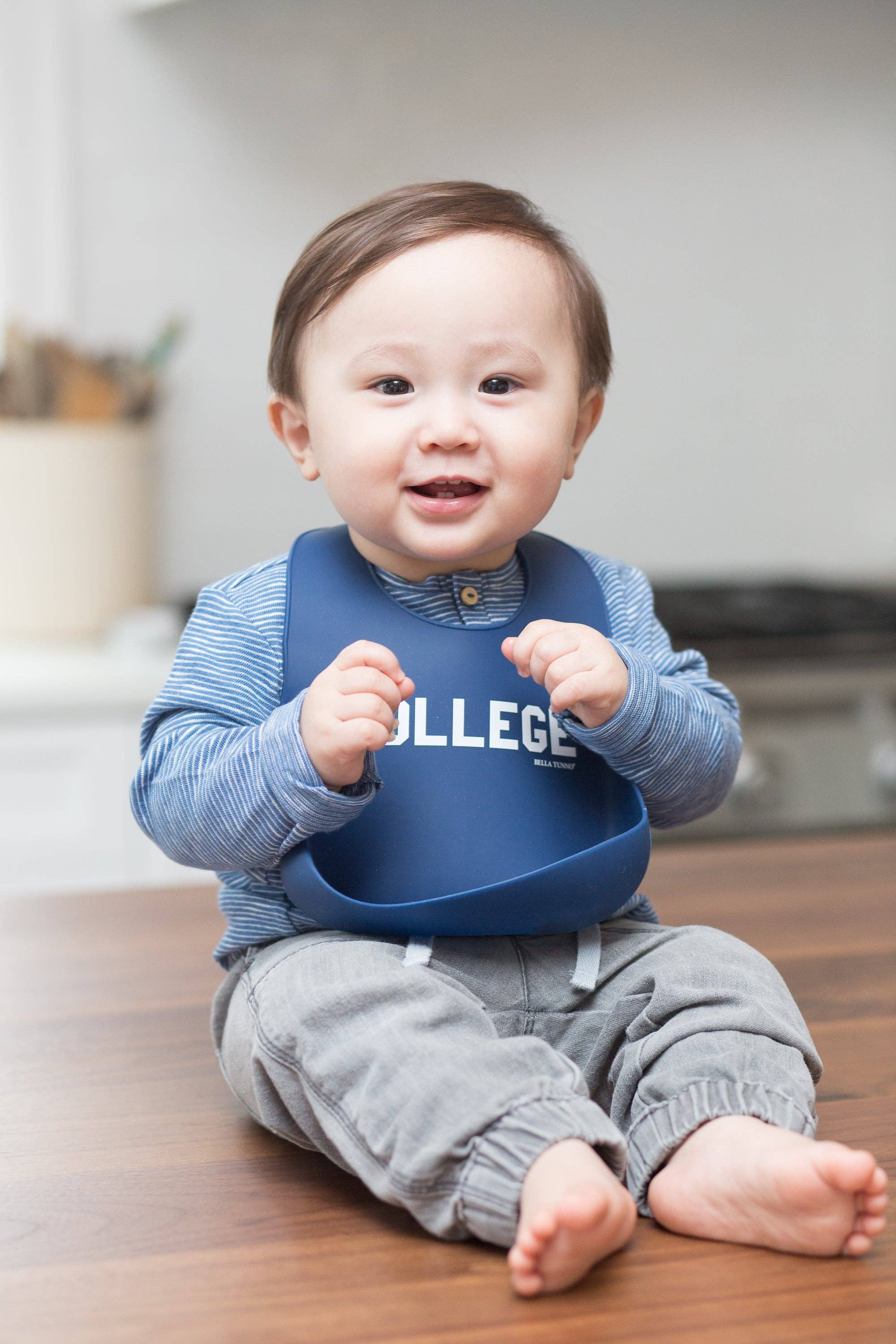 College Wonder Bib