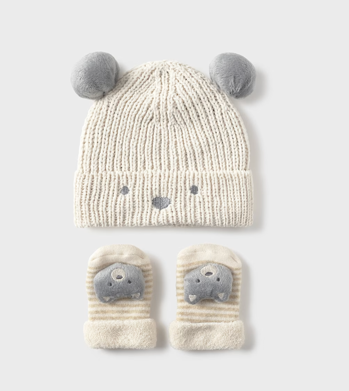 Newborn Hat and Socks Set