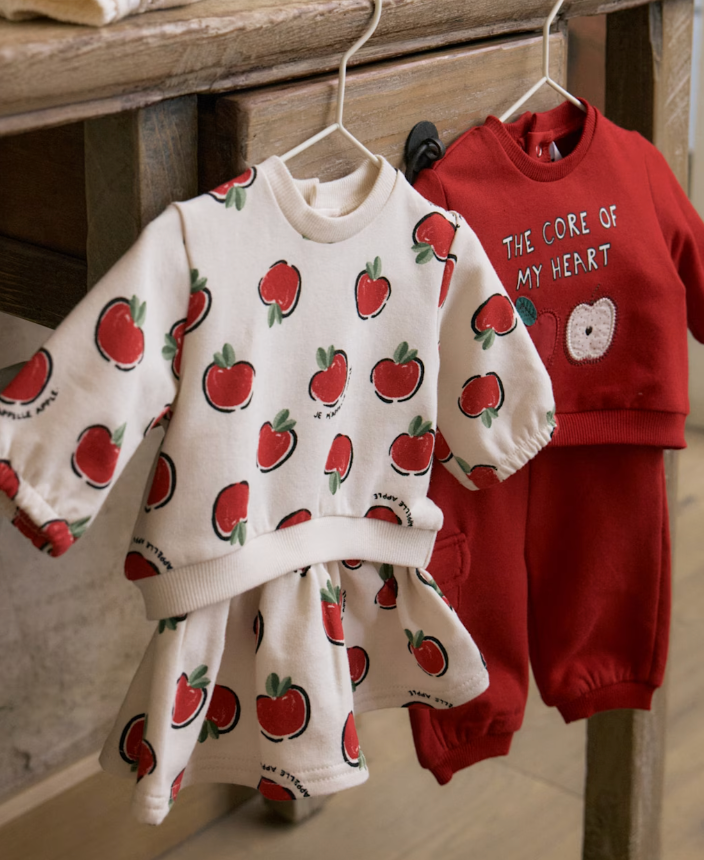 4 Piece Set in Apples