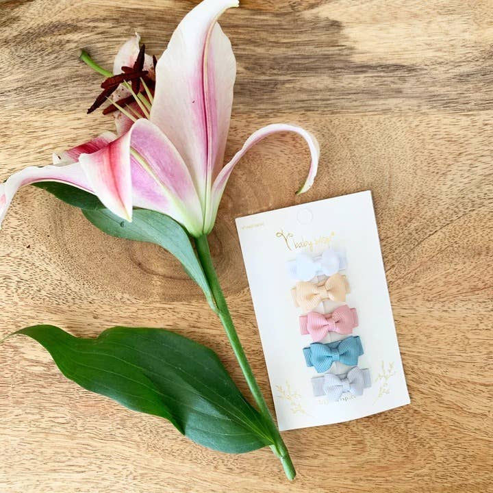 Mini Wisp 5 Tiny Tuxedo Bows on Snap Clips - Figment