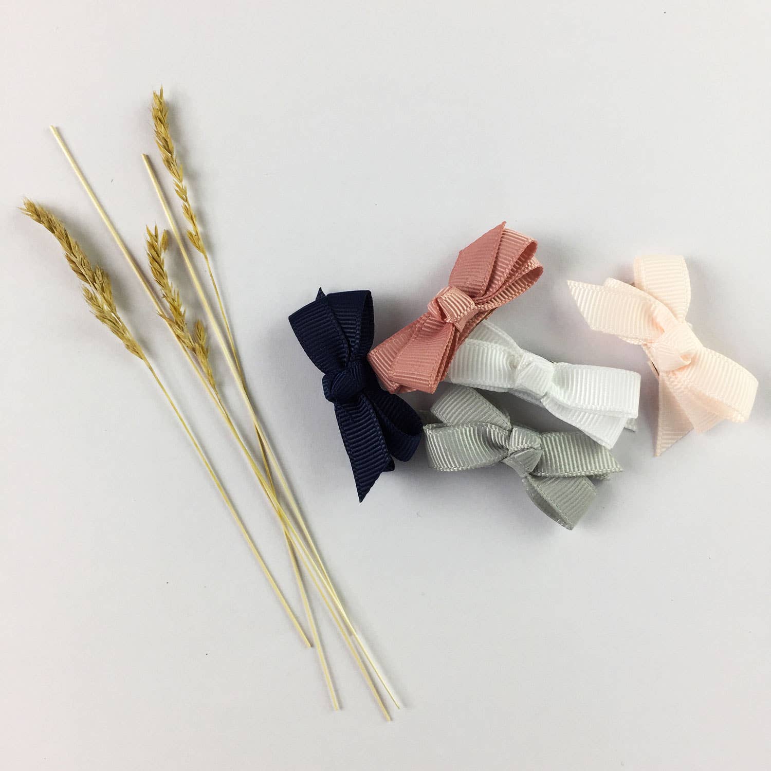 5 Chelsea Boutique Grosgrain Bows on Snap Clips - Baby Hype