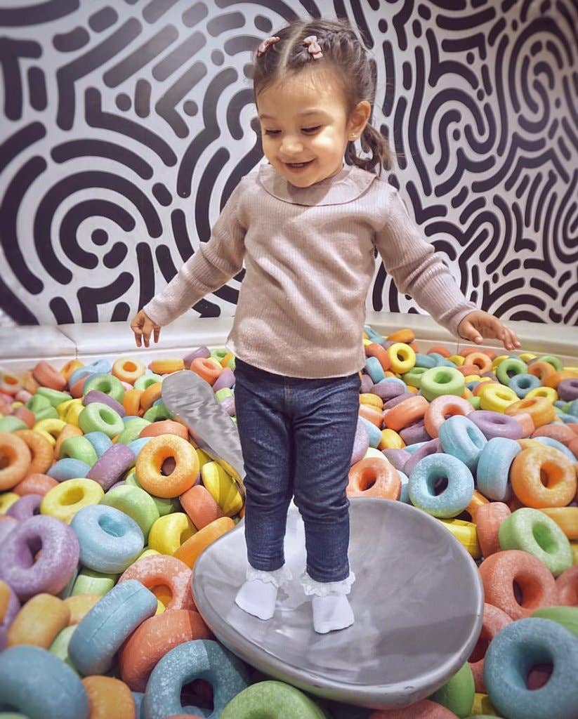 5 Tiny Tuxedo Bows on Snap Clips - Salted Caramel